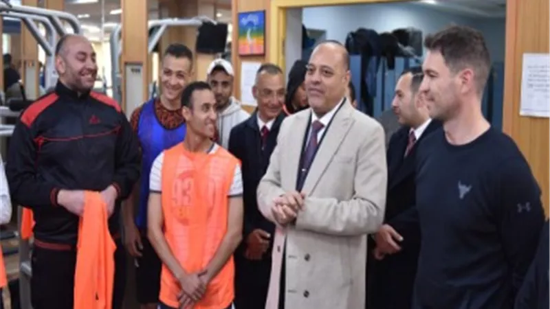 وزير العمل يتفقد اختبارات المرشحين على وظيفة مدربين رياضيين بالإمارات