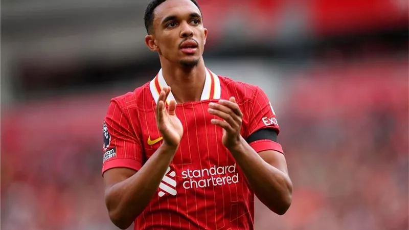 ليفربول يعلن رسميا موقف أرنولد من مواجهة توتنهام
