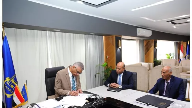 محافظ أسوان يعتمد نتيجة الشهادة الإعدادية بنسبة نجاح 70.27 %
