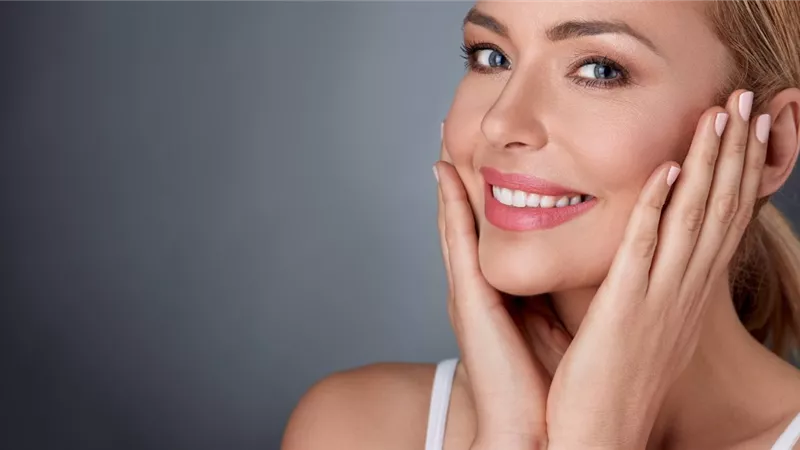 مكمل غذائى يحقق تأثيرات إيجابية لبشرتك ويجعلك اصغر سناً