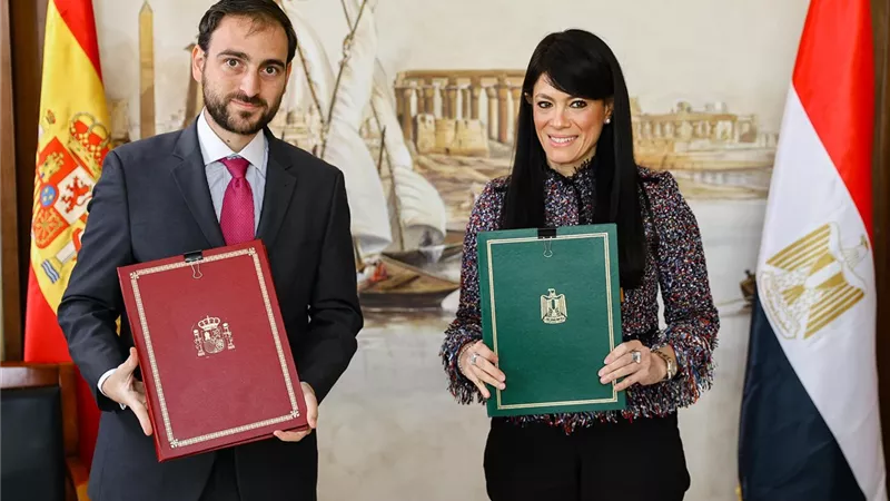 مصر توقع مع إسبانيا منحة بشأن مترو «المرج الجديدة - شبين القناطر»