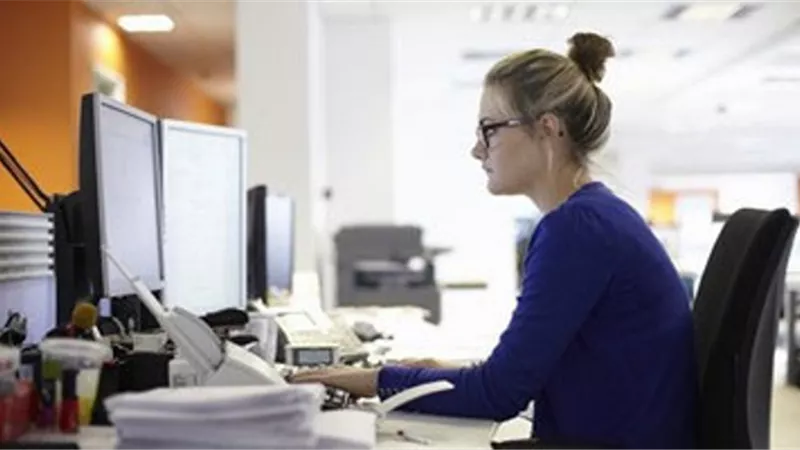 النت جنن البنت.. الكوافيرة تبحث عن التريند بأخبار كاذبة