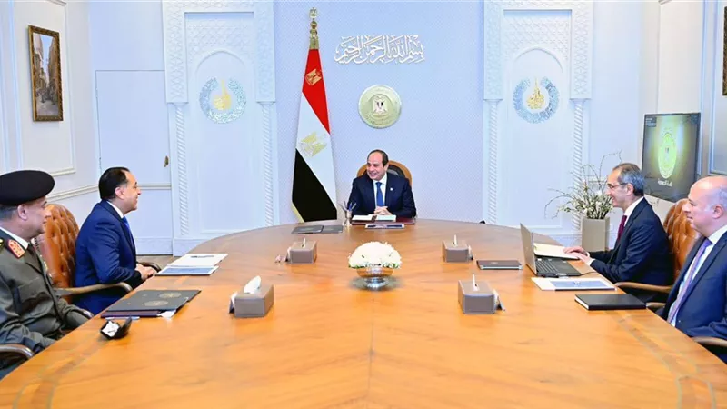 السيسى : توفير المنح وبناء القدرات بما يتناسب مع سوق العمل