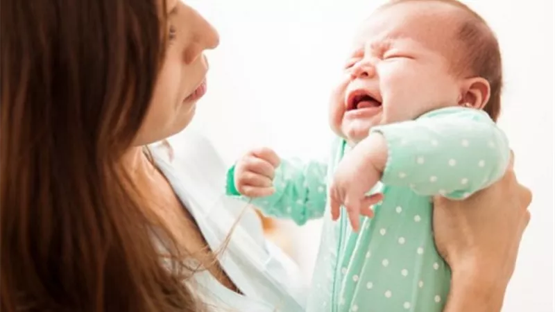 أسباب وعلاج المغص عند الأطفال الرضع