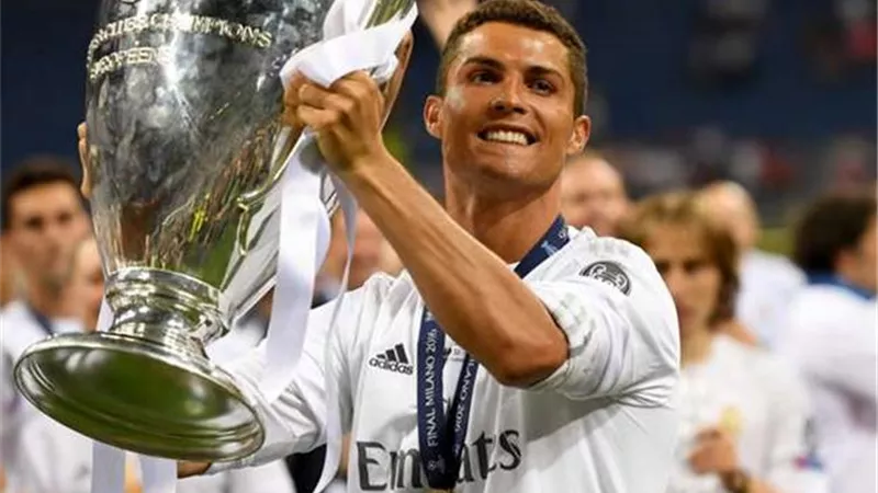 فخورون بك كأسطورة| شاهد رسالة ريال مدريد لرونالدو في عيد ميلاده