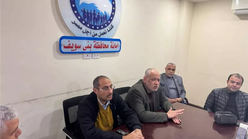 مستقبل وطن بني سويف تُسلم كارنيهات العضوية الجديدة