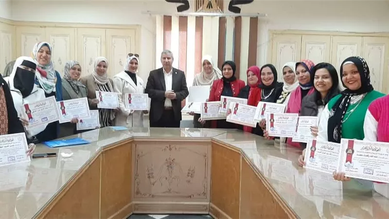 مديرتعليم الشرقيةيكرم موجهات ومعلمات رياض أطفال شرق الزقازيق