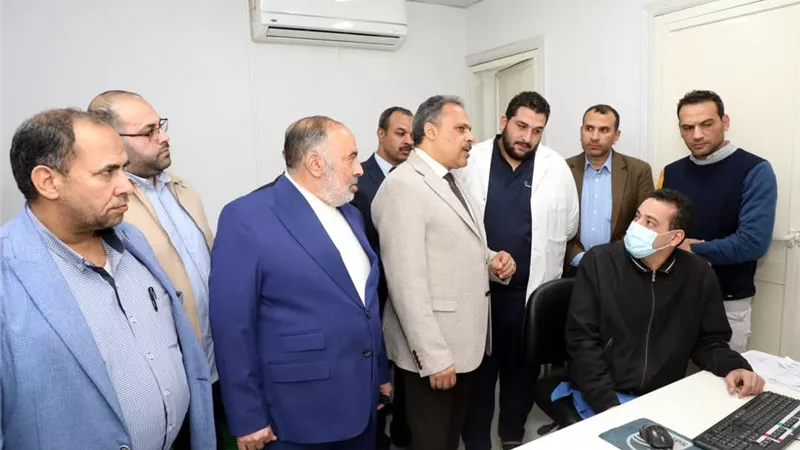 الاشمونى يطلب 5 ماكينات غسيل كلوي جديدة بمستشفى الاربعين
