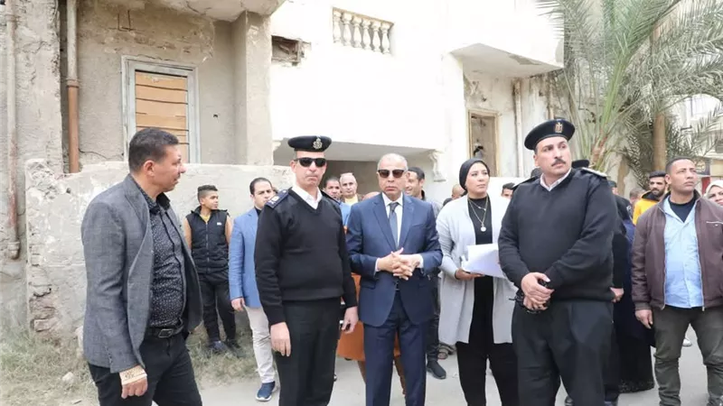 محافظ المنيا يتابع الإزالات والإشغالات بحى شمال المدينة