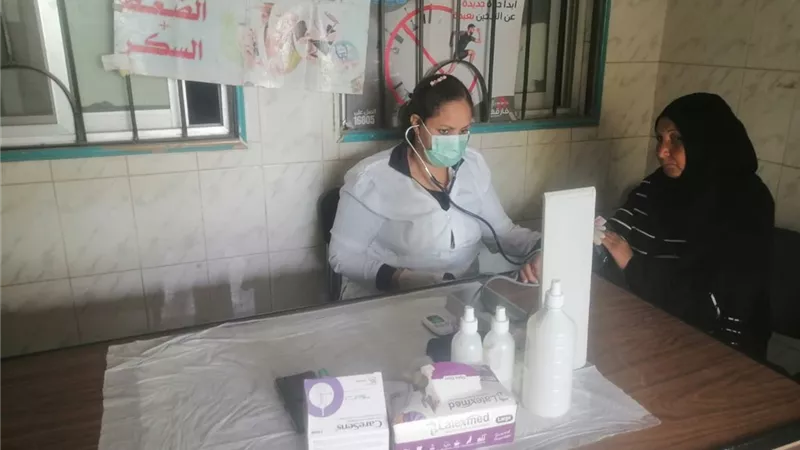 علاج 590 مريضا فى قافلة وحدة الندافين الصحية بجنوب الأقصر