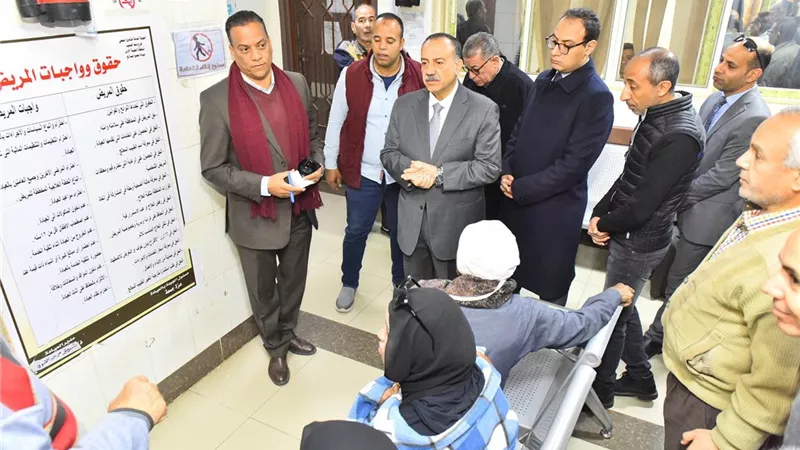 محافظ أسيوط يتفقد عيادة التأمين الصحي بمجمع المصالح