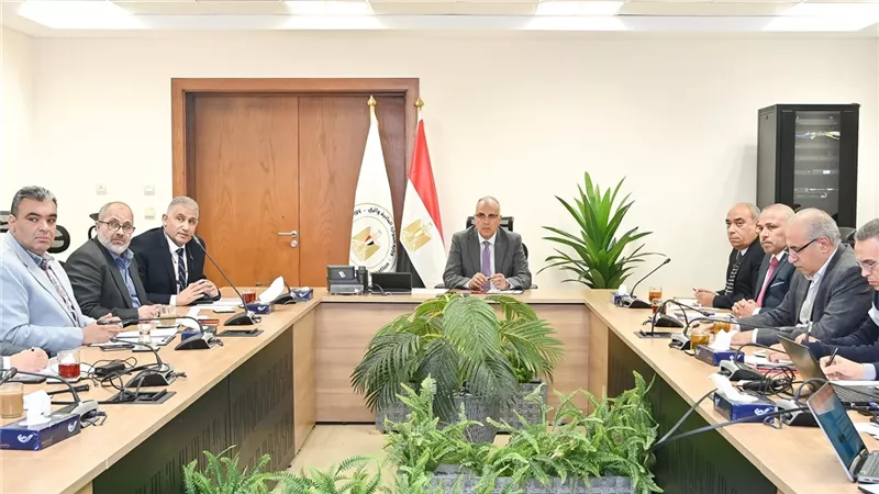 سويلم يوجه باستخدام صور الأقمار الصناعية لتحديد الأماكن الأكثر تأثراً بتغير المناخ