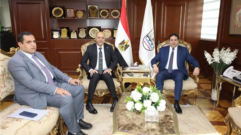 نائب محافظ بني سويف يستقبل وزير العمل في مستهل زيارته للمحافظة