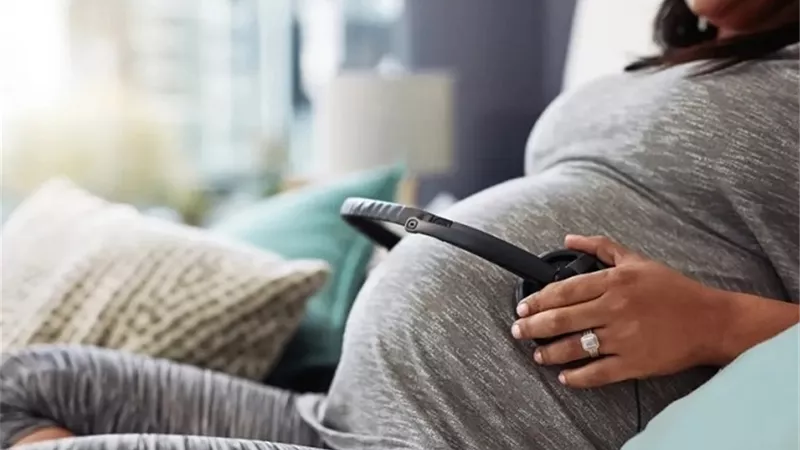 أبحاث جديدة .. دور غير متوقع للموسيقى في نمو الجنين