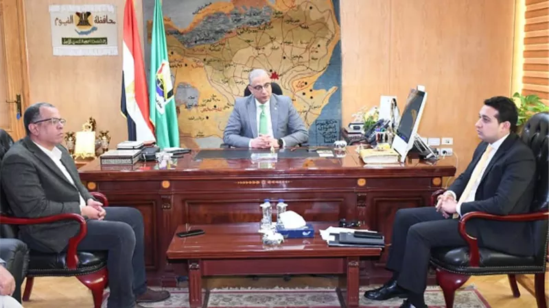 محافظ الفيوم: مشروع القطار الكهربائي السريع.. يخفف أعباء السفر بين محافظات