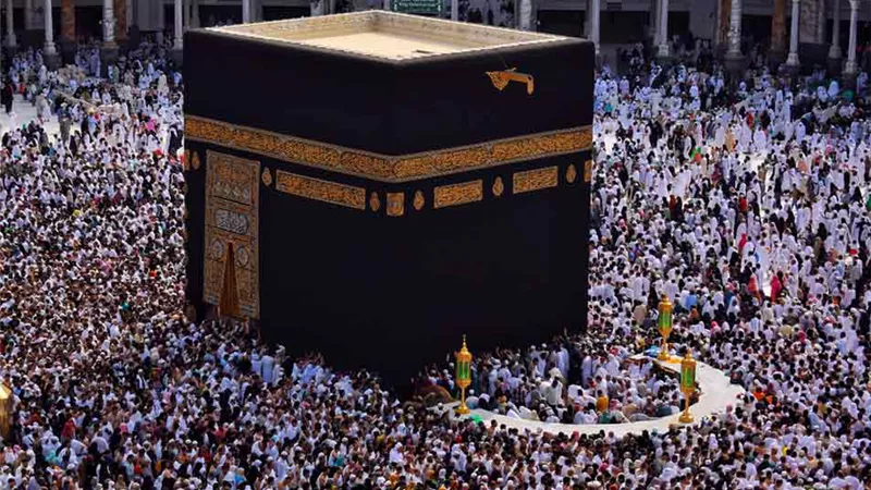 هل يجوز تكرار العمرة في اليوم الواحد؟