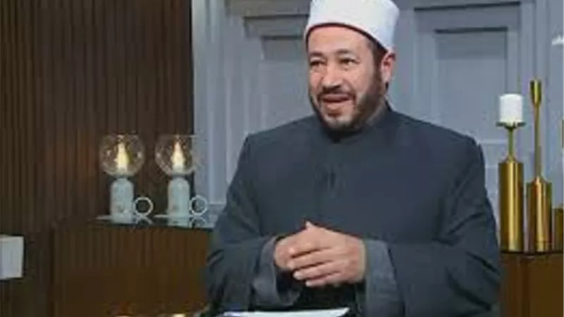 هل قراءة سورة بعد الفاتحة من شروط الصلاة