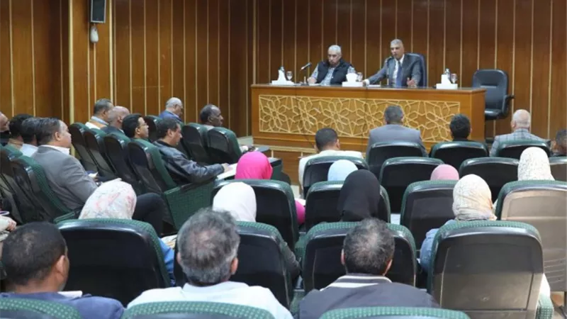 محافظ أسوان يشدد على الإنتهاء من كافة الحالات المخالفة
