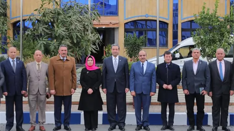 محافظ دمياط يجرى زيارة إلى شركة دمياط لتداول الحاويات والبضائع