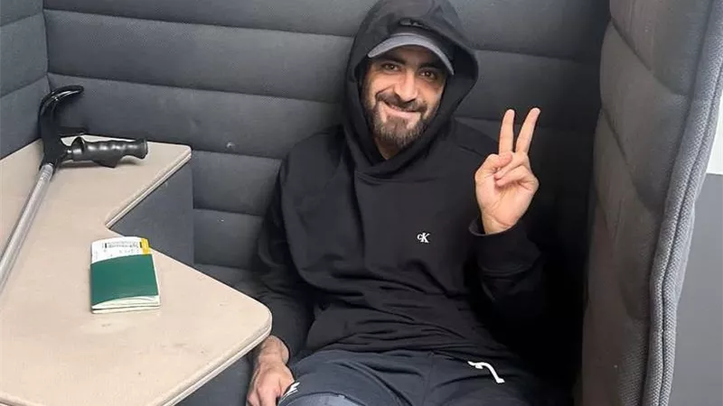 حمزة المثلوثي يعود إلى القاهرة بعد نجاح جراحة الرباط الصليبي