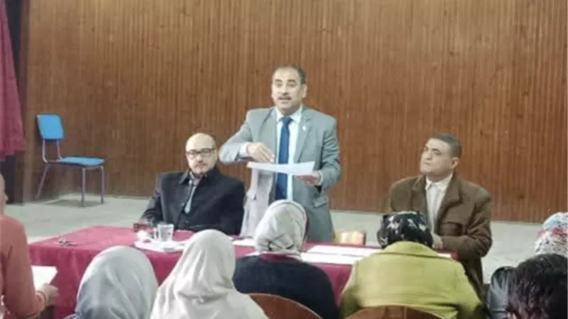 مدير تعليم الخانكة يلتقي مديري المدارس