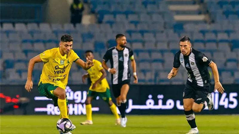 محمد شريف يشارك في خسارة الخليج بخماسية أمام الشباب