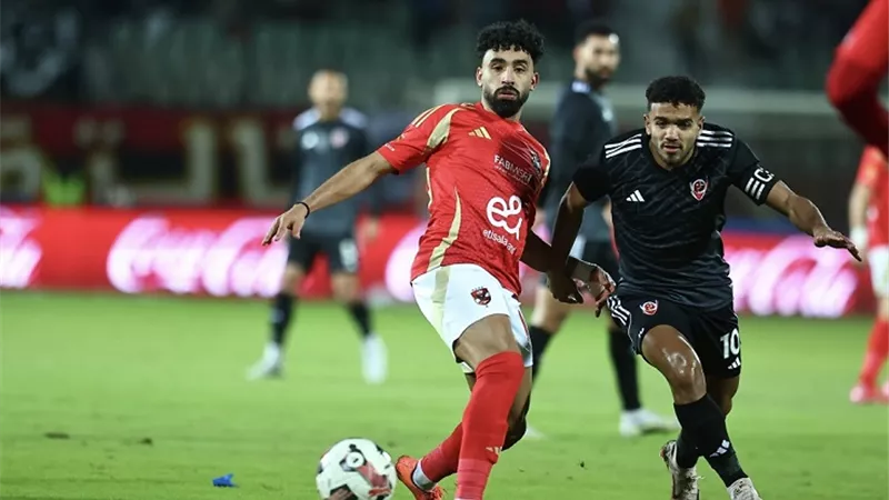 الأهلي يتخطي بتروجت بثنائية ويعتلي صدارة الدوري