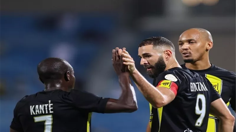 بنزيمة يقود الاتحاد للفوز فى الوقت القاتل على التعاون بدورى روشن