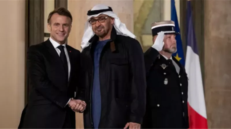 الشيخ محمد بن زايد يلتقي ماكرون في باريس