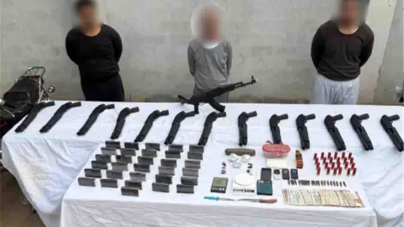 سقوط 4 عناصر اجراميه تخصصوا فى الاتجار بالسلاح