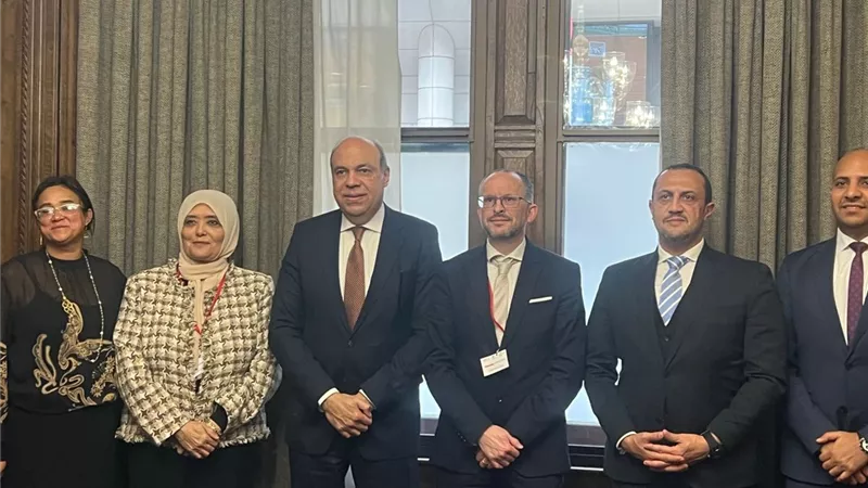 إلتقي مسئولى كبرى الشركات في مجالات تطوير المطارات والصيانة والدعم الفني
