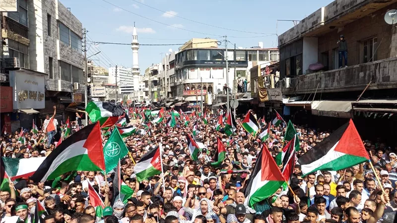 مسيرات شعبية رفضا لدعوات تهجير الفلسطينيين بالأردن