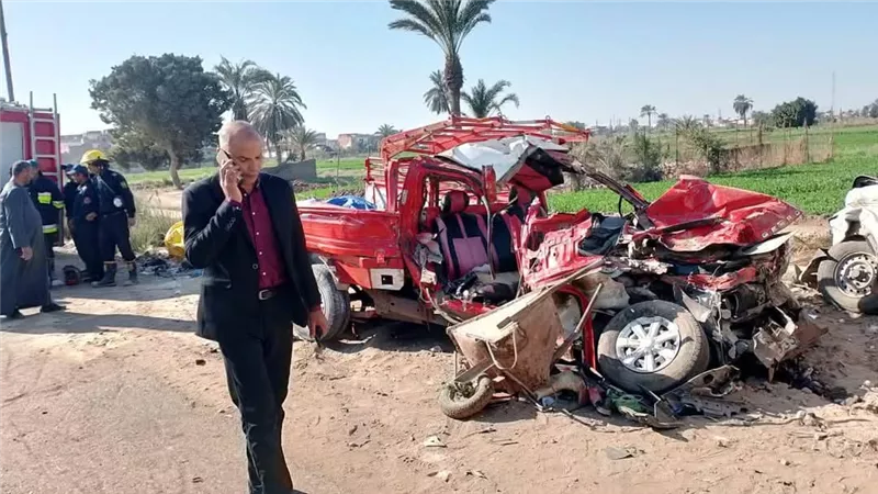 مصرع 9 في تصادم بين تريلا و سيارتى بيك أب بسمالوط