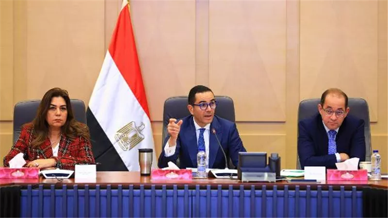 وزراء الاستثمار والمالية والتنمية المحلية يبحثون تطوير منظومة الرقابة
