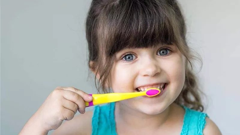 عادات صحية للعناية بصحة الفم لدى الأطفال