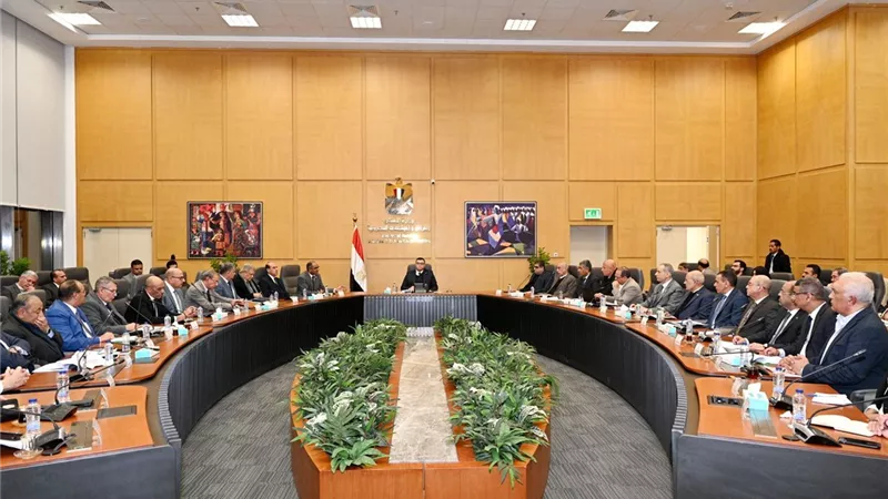 وزير الإسكان يشدد على سرعة إنجاز المشروعات القومية
