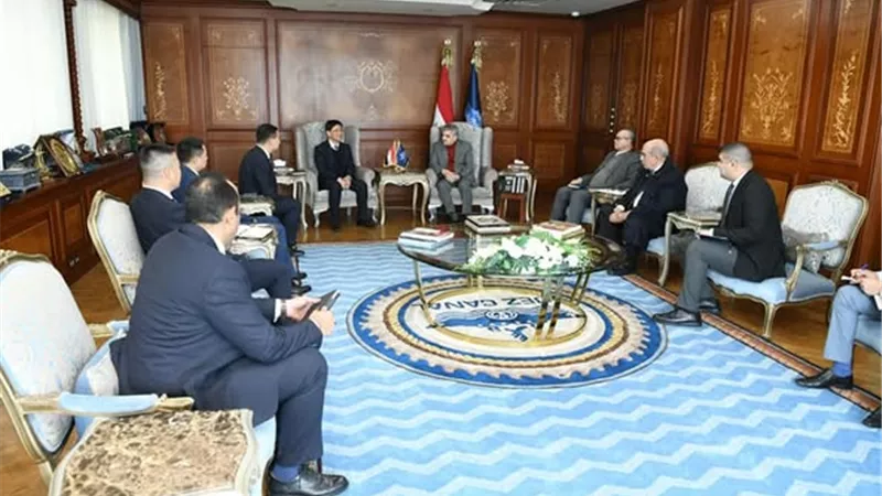 الفريق أسامة ربيع يبحث سبل التعاون المشترك مع رئيس شركة فامسون الصينية