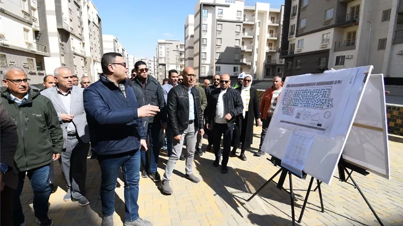 وزير الإسكان يتابع سير الأعمال بمشروعات المرافق والإسكان والطرق بالقاهرة الجديدة