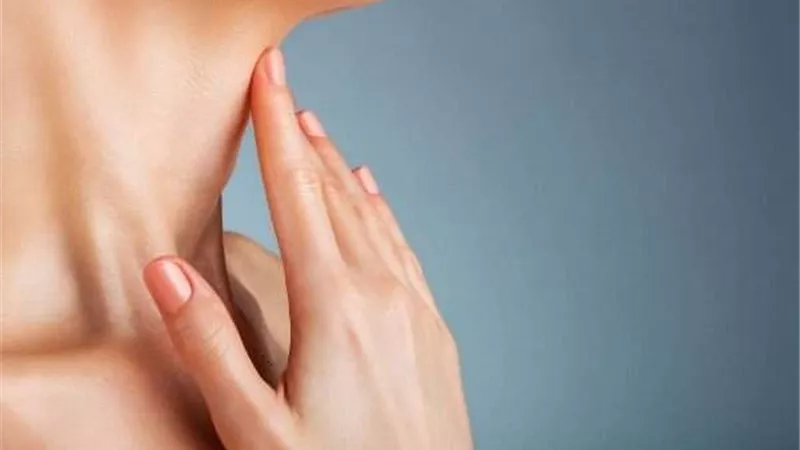 خطوات للتخلص من تجاعيد الرقبة