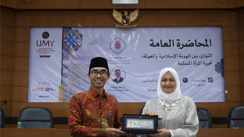 تكريم جامعة يوكياكرتا المحمدية بإندونيسيا للدكتورة نهله الصعيدي