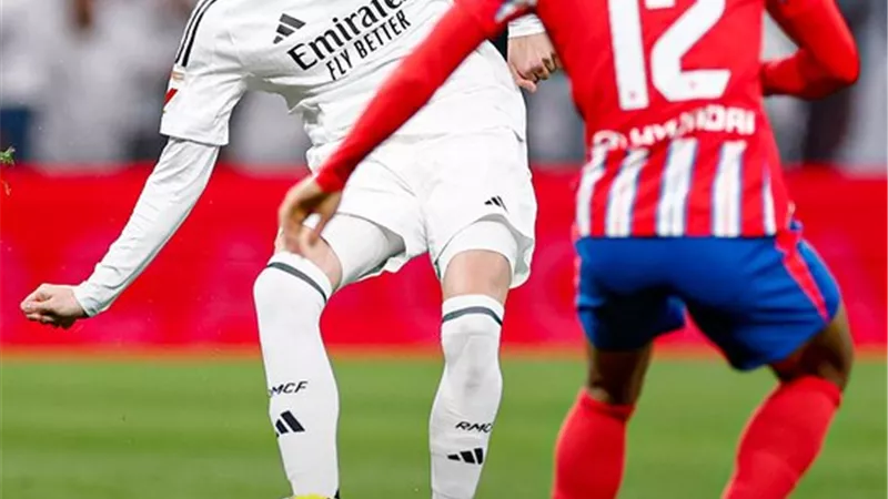 أتلتيكو مدريد يتقدم علي الريال في الشوط الأول بهدف ألفاريز.. شاهد