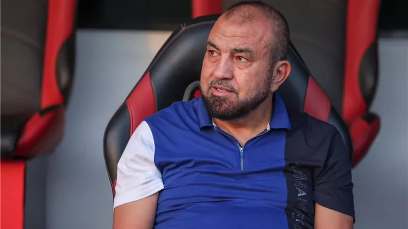 محمد رمضان يوقع عقوبة على نجم الأهلي لهذا السبب