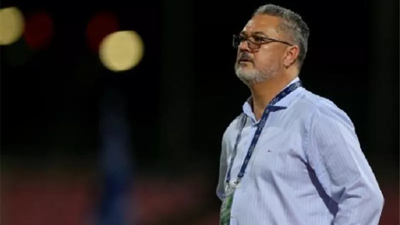 في الزمالك سألوني على ميكالي .. شاهد وائل رياض يوضح التفاصيل