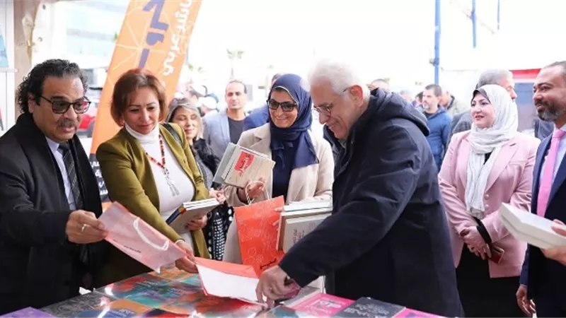 رئيسة جهاز الشيخ زايد تفتتح معرض 