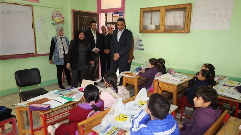 محافظ السويس يتابع إنتظام الدراسة مع بداية العام الدراسي الثاني