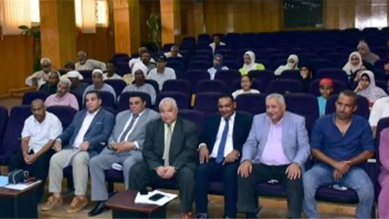 محافظ كفرالشيخ: إقامة معرض للملابس الجاهزة بقرية البكاتوش