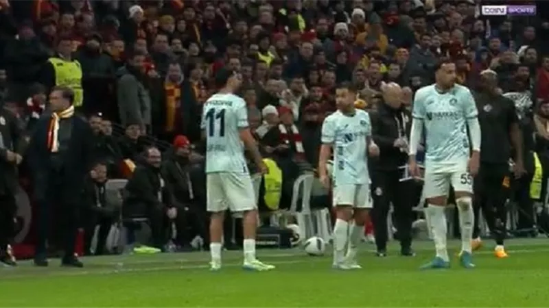 فيديو.. انسحاب فريق أضنة سبور أمام جالاتا سراي بالدوري التركي