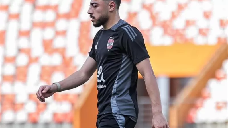 جماهير الأهلي تتسبب في خروج أكرم توفيق من التشكيل الأساسي