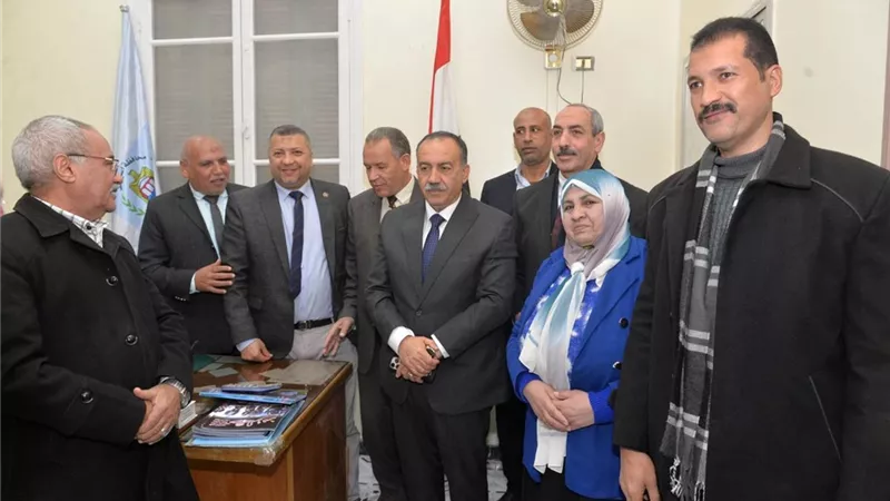 محافظ أسيوط يلتقى بمختلف فئات المعلمين خلال ندوة تثقيفية 
