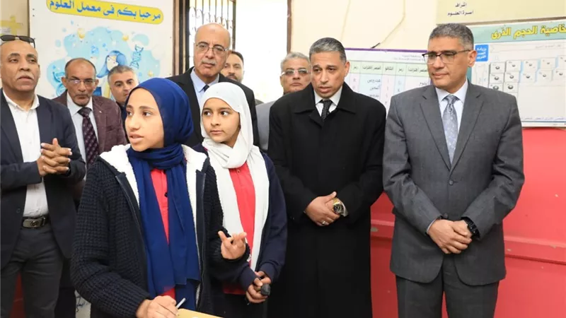 محافظ الجيزة يزور مدارس بالعجوزة والدقي وأبو النمرس